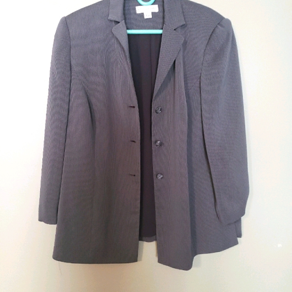 August Max grey pinstriped suit jacket 12W